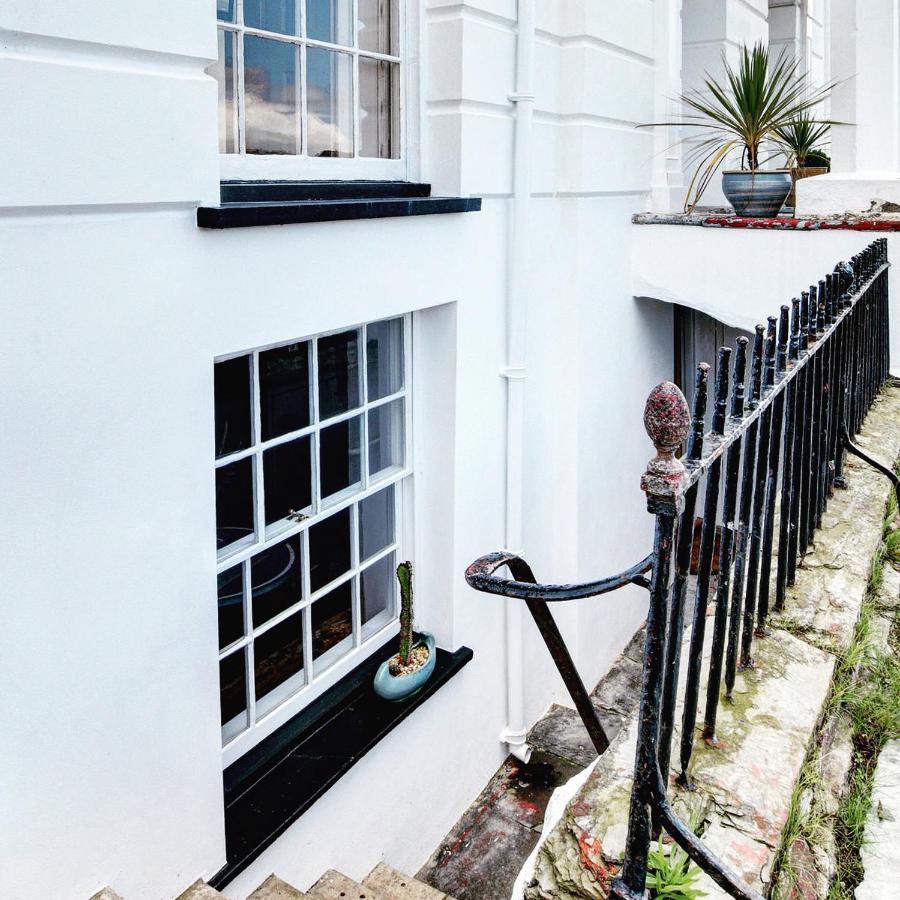 Paramount Apartments Ilfracombe, Arty Seaside Holiday Apartments Exterior photo