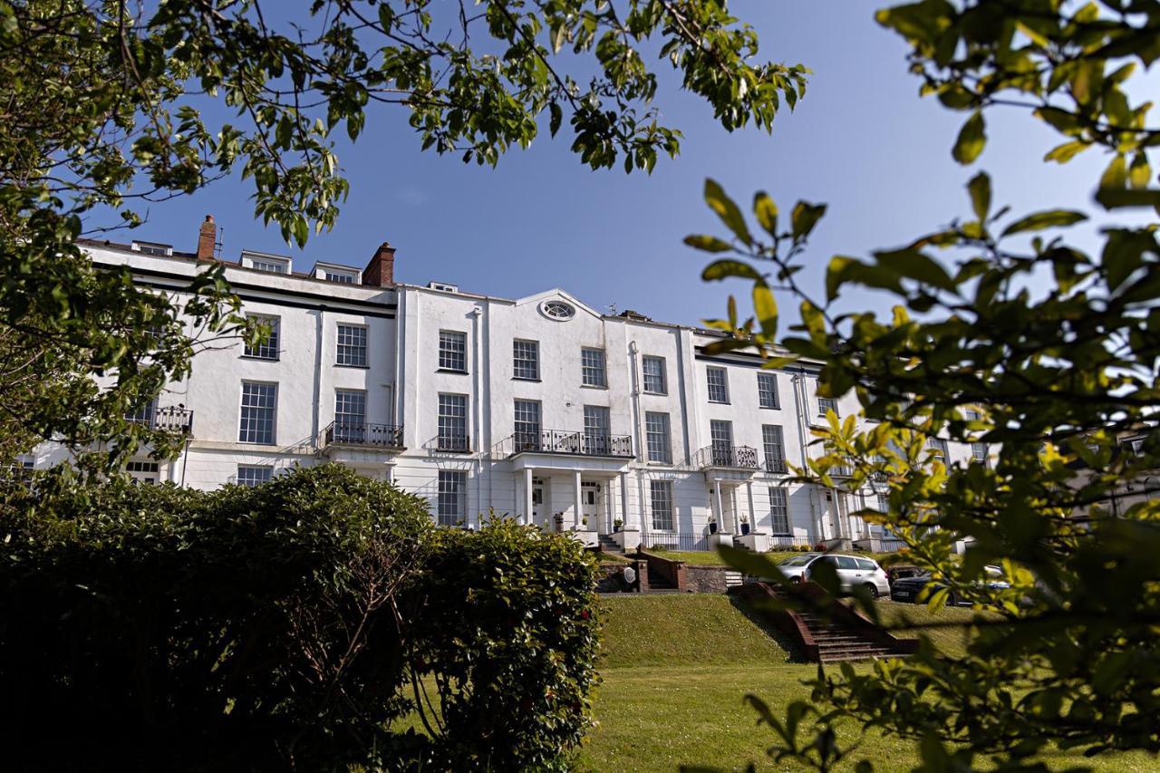 Paramount Apartments Ilfracombe, Arty Seaside Holiday Apartments Exterior photo
