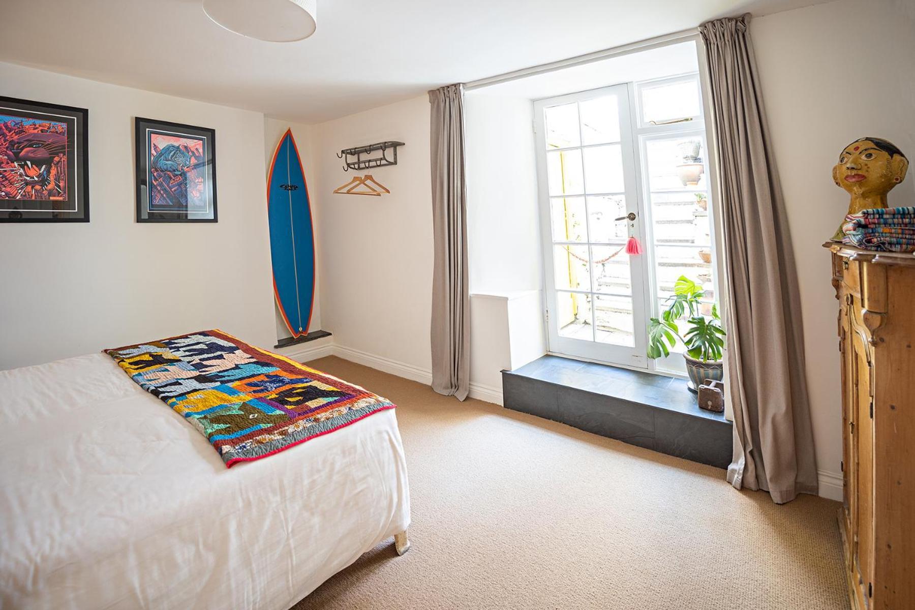 Paramount Apartments Ilfracombe, Arty Seaside Holiday Apartments Room photo
