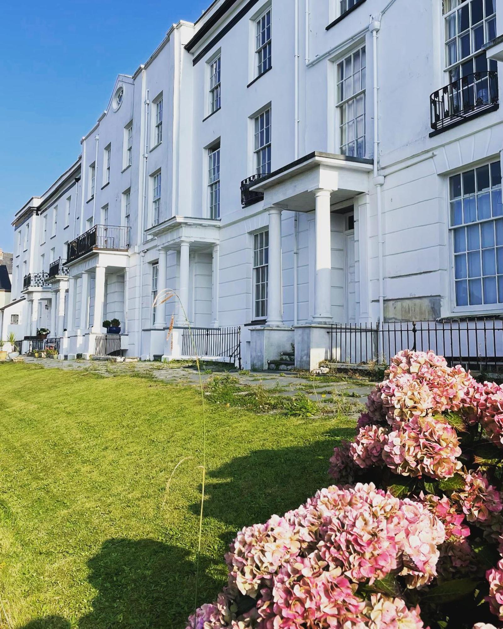 Paramount Apartments Ilfracombe, Arty Seaside Holiday Apartments Exterior photo